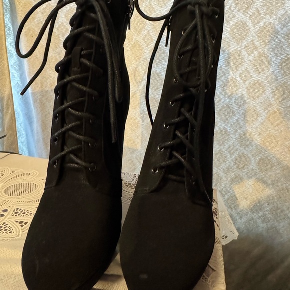 New black bootie - Picture 4 of 4